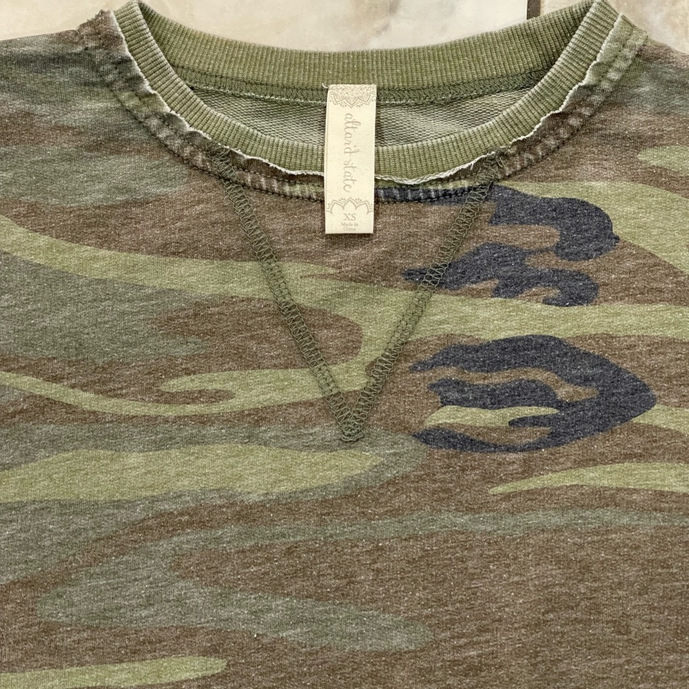 Lightweight Pullover - Picture 2 of 3